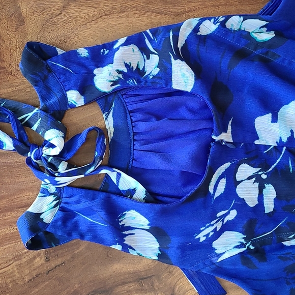 🌸Host Pick🌸 Calvin Klein Blue Floral Halter neck Midi Print Dress - Picture 13 of 14